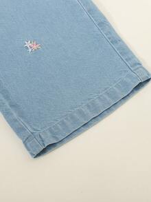 SHEIN Vintaside Kids 2 Stücke/Set Leichte Lässig Passform Süße Floral Stickerei Denim Trägerhemd & Weite Denim Hose für Kleine Mädchen, aus leichtem, weichem Baumwolldenim gefertigt, Muss-haben für Mädchen, geeignet für Frühling/Sommer Lässig, OOTD, Ausflüge, Partys, Neuerscheinung Frühling/Sommer 2026 - Helle Waschung - Übersicht 13