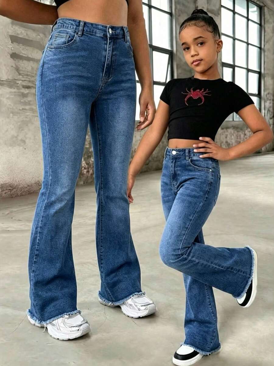 SHEIN Explorewe Quần jeans ống loe cạp cao kiểu retro màu xanh nhạt dành cho bé gái, thiết kế ôm sát với chun co giãn và gấu quần tua rua, phù hợp cho những buổi đi chơi thường ngày và hoạt động ngoài trời. - Rửa trung bình - Xem 1