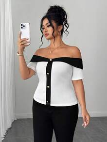 Elenzga Camiseta de mujer talla grande con estilo francés, de hombros descubiertos y manga corta, en color bloque negro y blanco con botones metálicos, ajustada y ceñida que revela los hombros, para usar en citas de verano - Blanco - Ver 4
