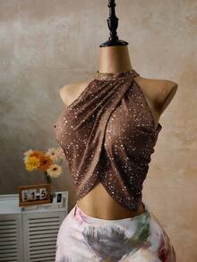 Áo croptop hở lưng màu đỏ rượu lấp lánh với chi tiết dây xích, áo croptop không tay gợi cảm dành cho nữ, phong cách dự tiệc mùa hè và đi club. - màu nâu - Xem 2