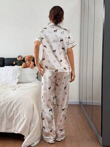 SHEIN Bộ đồ ngủ nữ thanh lịch màu mơ in họa tiết chấm bi hình dê, cừu, linh dương, bò, ngựa, chất liệu giả lụa, gồm áo khoác cardigan cổ ve áo và quần dài. - Nhiều màu - Xem 2