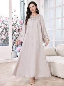 Al Najma 女士刺绣喇叭袖圆领优雅长袍 - 淺灰色 - 查看 3
