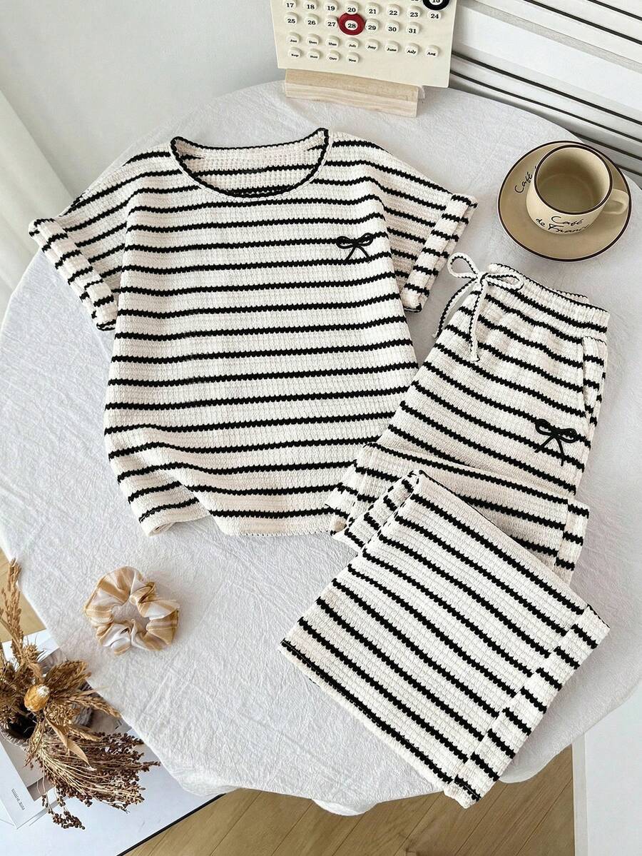 SHEIN 少女宽松休闲舒适条纹圆领短袖T恤和裤子套装 - 彩色 - 查看 1