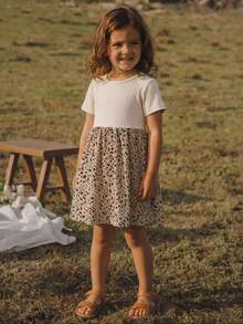 Emery Rose Kids Emery Rose Kids Đầm dệt kim màu trơn cổ tròn chất liệu chiffon họa tiết hoa ở gấu váy kiểu dáng thường ngày cho bé gái. - Màu be - Xem 8