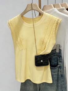 Modelyn Camiseta suelta, favorecedora y versátil con diseño de manga corta, cuello redondo y parches de encaje - Amarillo - Ver 3