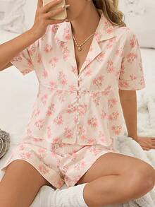 Bộ đồ ngủ nữ tay ngắn và quần short in hoa, kiểu dáng lãng mạn với cổ ve áo, dáng rộng, gồm 2 món. - Nhiều màu - Xem 3