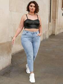 SHEIN Plus Size Solid Color Minimalist Everyday Jeans - Blue - View 3