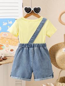 SHEIN Playful Pals 2件套女婴白色T恤+卡通鸭子图案牛仔背带短裤套装，可爱百搭舒适弹力腰卷边短裤，夏季设计 - 藍色 - 查看 2