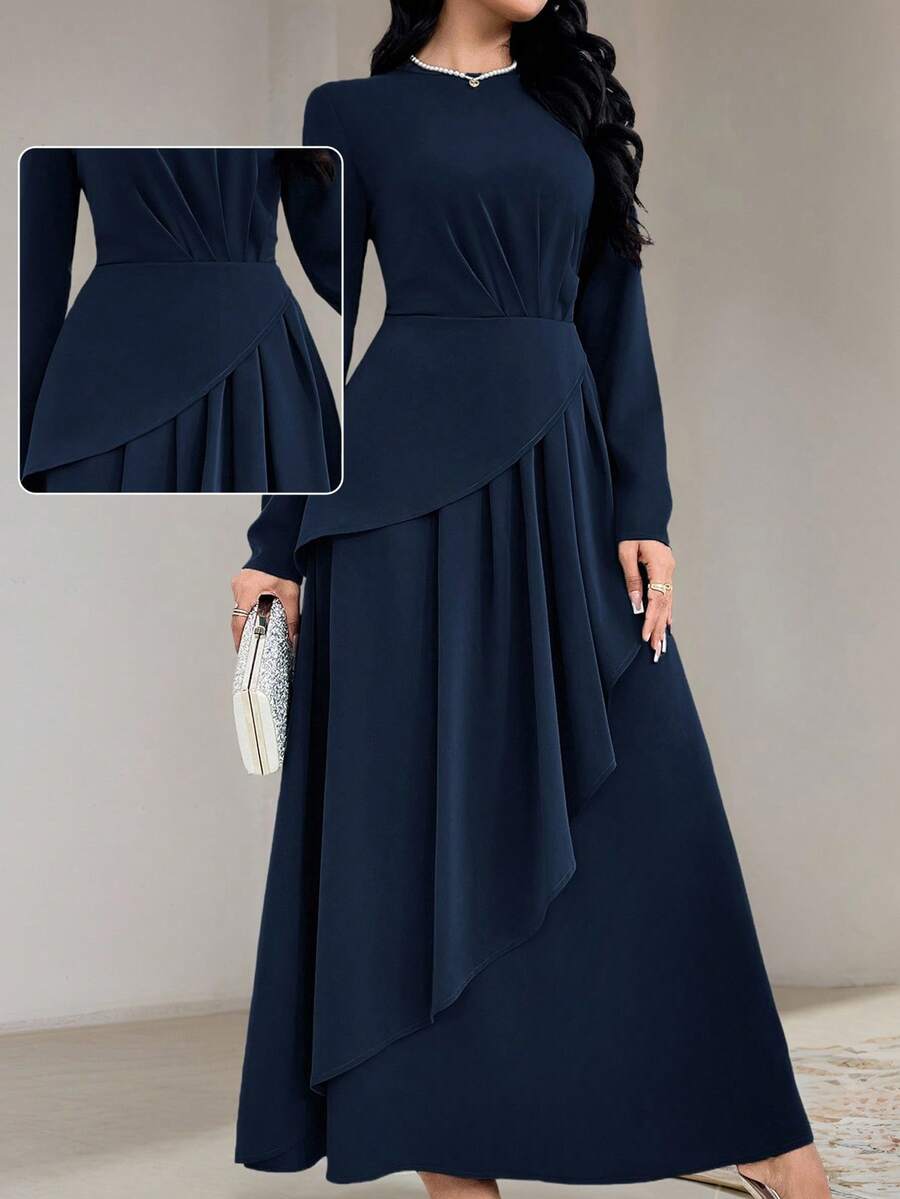Vestido largo de noche elegante de mujer de color rojo burdeos con pliegues en la cintura y volantes