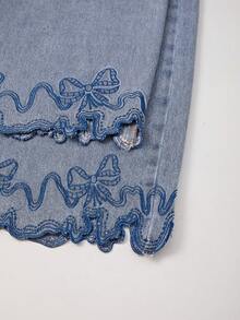 GlowEve 女士休闲日常蝴蝶结刺绣斜插口袋牛仔裤 - 藍色 - 查看 4