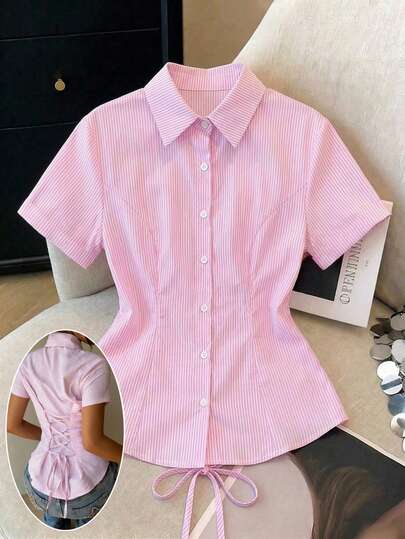 Franclia Cămașă de damă cu fundă la spate, strângere în talie, tiv curbat și închidere cu nasturi în dungi