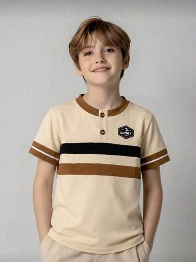 Young Boys' Summer Retro Sports Striped Badge Decor Short Sleeve Top, Suitable For Daily Outings, Campus Activities, Family Gatherings, Outdoor Play, Sports & Fitness, Photo Shoots