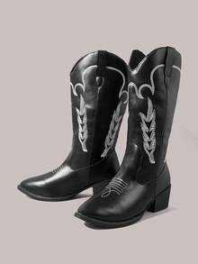 Styleloop Giày bốt nữ màu đen mũi nhọn gót thấp kiểu miền Tây, bốt cao cổ kiểu sinh viên, bốt da thêu họa tiết cổ chữ V, bốt cao đến giữa bắp chân. - Da đen - Xem 2