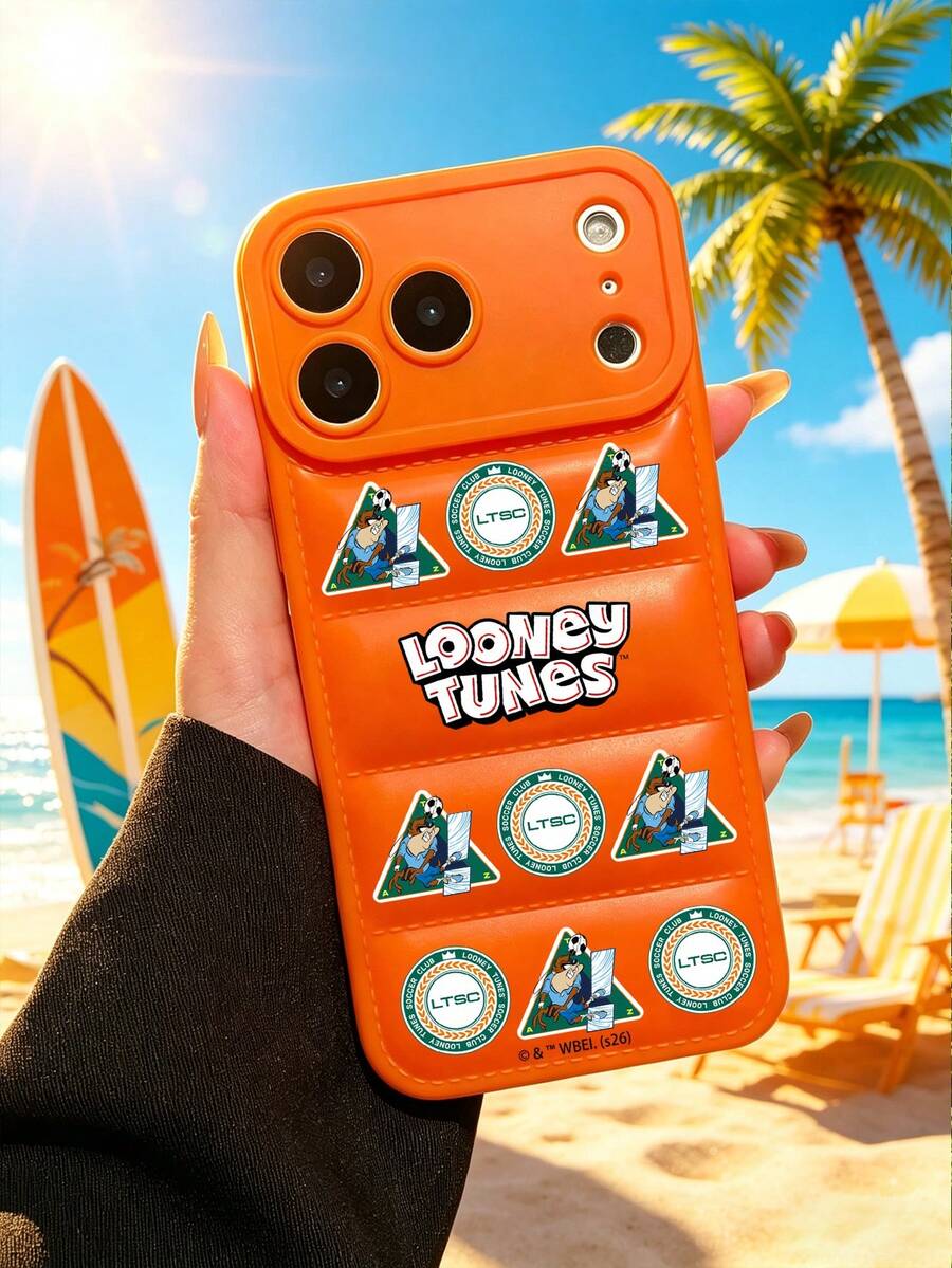 LOONEY TUNES X SHEIN 1 buah Casing Ponsel Motif Kartun Looney Tunes Sepak Bola, Warna Oranye, Bahan TPU Lembut Tahan Guncangan, Gaya Olahraga Amerika Retro, Pola Stiker Anime Lucu, Sempurna untuk Hadiah Ulang Tahun, Wisuda, Penggunaan Sehari-hari untuk Pelajar dan Penggemar Anime, Kompatibel dengan Casing iPhone, Kompatibel dengan iPhone 17 Pro Max/17/17 Pro, Aksesoris Ponsel, Pengiriman Cepat - Jeruk - View 1