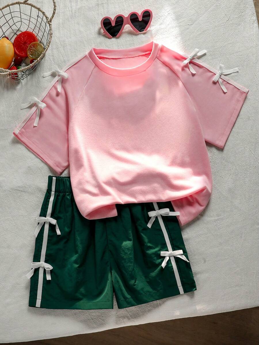 SHEIN 少女撞色短袖T恤短裤套装,运动风,粉色和深绿色,宽松贴身设计,轻薄面料,适合日常穿着、休闲运动或搭配。 - 綠色 - 查看 1