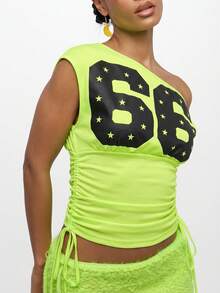 SUMWON WOMEN Kaos Grafis Wanita Model Off Shoulder dengan Detail Angka 69 dan Bintang, Model Longgar dengan Tali Serut di Bagian Bawah. - Hijau - View 4