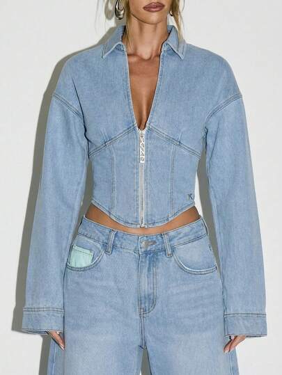 KIZN Áo khoác denim dáng ngắn, khóa kéo phía trước, cổ bẻ và tay dài, thích hợp để mặc nhiều lớp trong ngày.