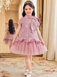 SHEIN Vestido casual de niña con cuello mao, parches de malla y lazo, con estampado floral ditsy de gasa - Rosa - Ver 2