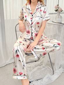 LuxeNights طقم بيجامة مكون من ملابس علوية كم قصير مطبوعة بالزهور من الحرير الصناعي وبنطلون - متعدد الألوان - مشاهدة 7