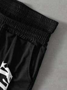 Manfinity Roghcode Men's Letter & Pentagram Embossed Drawstring Waist Pocket Shorts - Black - View 6