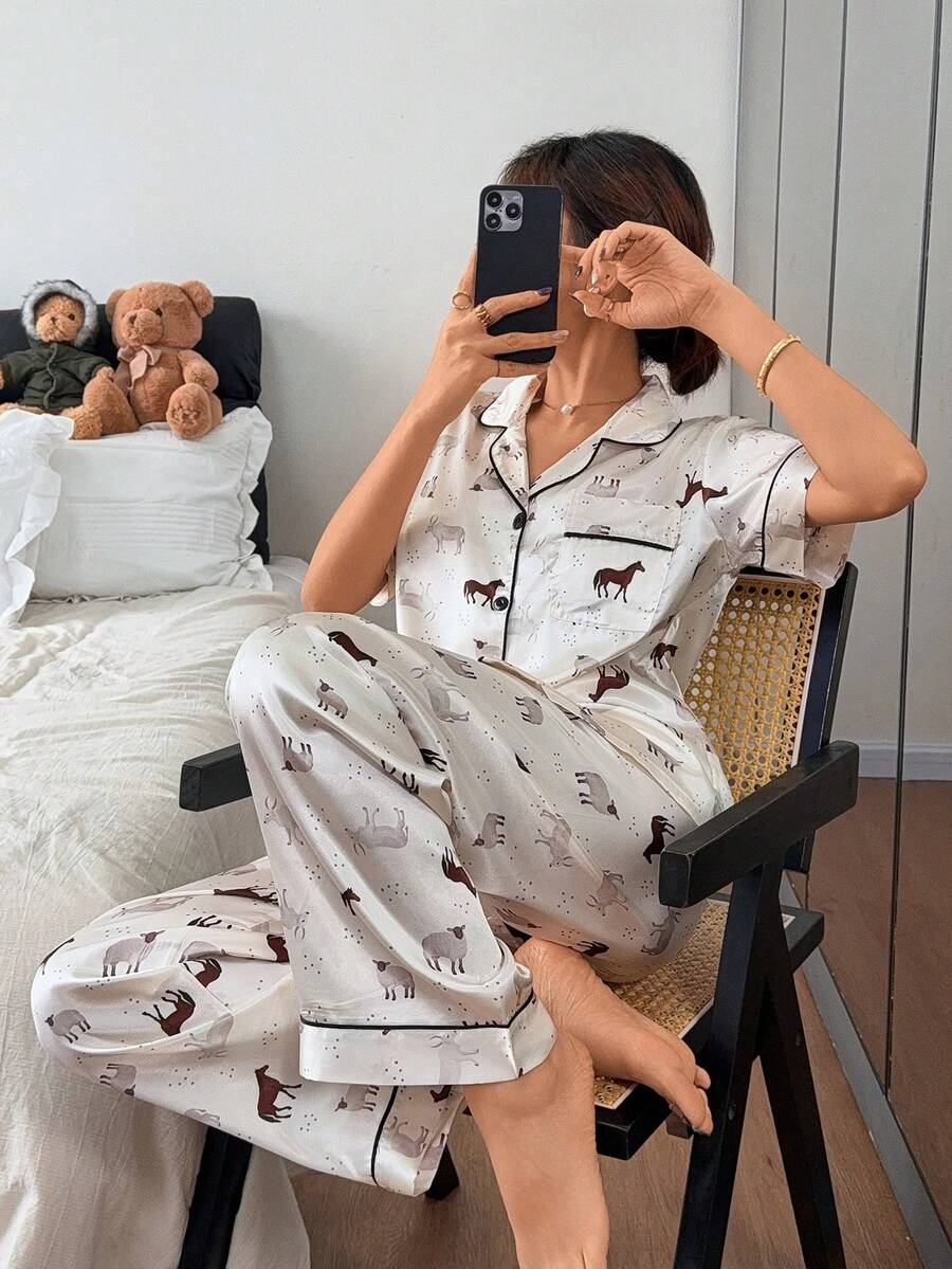 SHEIN Bộ đồ ngủ nữ thanh lịch màu mơ in họa tiết chấm bi hình dê, cừu, linh dương, bò, ngựa, chất liệu giả lụa, gồm áo khoác cardigan cổ ve áo và quần dài. - Nhiều màu - Xem 1