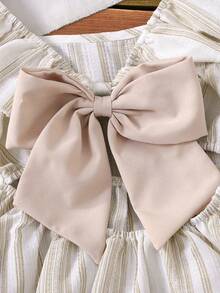 SHEIN Bộ đồ đôi 2 món cho bé gái, gồm áo vest và quần dài kẻ sọc dệt, cổ vuông, có bèo nhún và nơ, kiểu dáng thường ngày. - Màu be - Xem 6