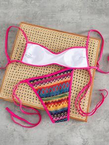 Slaydiva Conjunto de bikini de 2 piezas con estampado de olas, textura y ribete de contraste para mujeres - Bottom con corte alto y lazos laterales. Traje de baño para piel oscura, festivales y vacaciones en la playa. Conjunto de bikini vibrante. Bikini con tirantes ajustables. Estampado de olas colorido - Multicolor - Ver 2