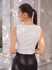 Andrea Bello Áo crop top trắng dễ thương cho nữ có chi tiết nơ đen và viền xẻ, áo mùa hè - trắng - Xem 2