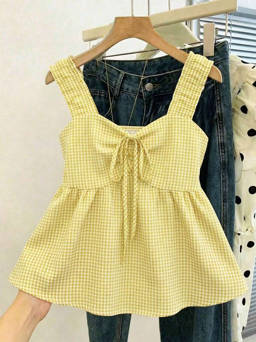 SHEIN Franclia 2026新款女士红色格纹吊带背心,Coquette Aesthetic褶皱前摆荷叶边无袖上衣,Y2K可爱荷叶边修身飘逸夏季背心,适合日常穿着、度假、海滩、街头服饰 - 淡黃色 - 查看 1