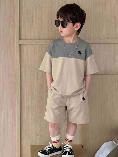 Kids Boy Casual Sporty Contrast Color Patchwork Short Sleeve Crew Neck T-Shirt And Shorts Set, Tracksuit, Khaki T-Shirt Set, Y2K Set, Suitable For Spring/Summer, Outings, Valentine's Day, Dates, Travel, Vacation, Family Gatherings, Back To School, Weddings, Formal Events, Sports, Birthday Parties