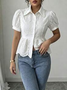 2026 Blusa elegante de verano para mujer con mangas de pétalos huecos y volantes en el bajo - Blanco - Ver 5