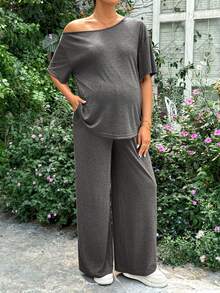 SHEIN 2 piezas Conjunto de top de manga corta con hombro asimétrico y pantalones de unicolor para maternidad de verano - Gris - Ver 4