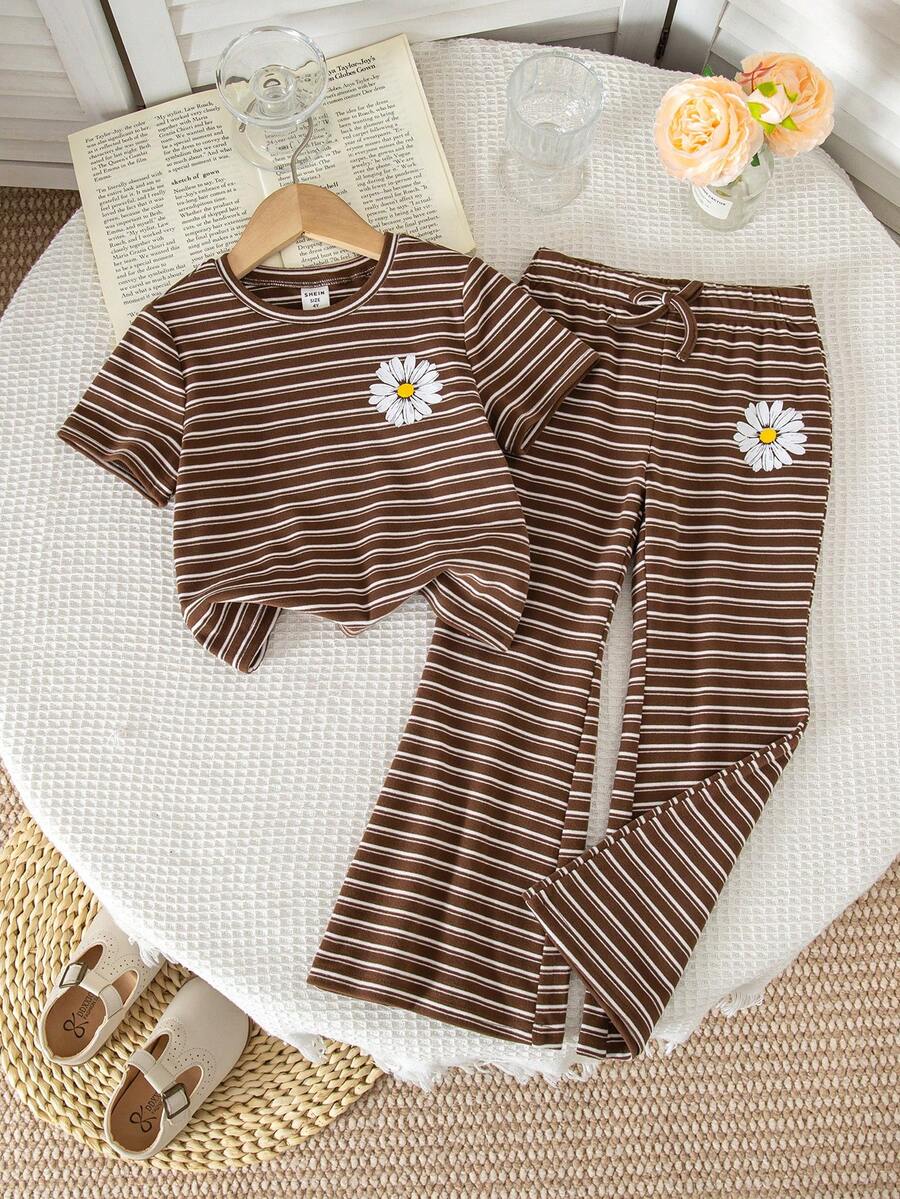 SHEIN 2件套女童针织条纹圆领碎花图案休闲T恤和喇叭裤套装 - 咖啡棕 - 查看 1