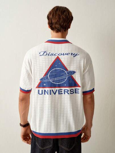 RONVEXI Áo thun nam tay ngắn cài một hàng khuy, họa tiết chữ cái và hình học.