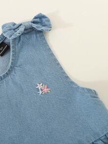 SHEIN Vintaside Kids 2 Stücke/Set Leichte Lässig Passform Süße Floral Stickerei Denim Trägerhemd & Weite Denim Hose für Kleine Mädchen, aus leichtem, weichem Baumwolldenim gefertigt, Muss-haben für Mädchen, geeignet für Frühling/Sommer Lässig, OOTD, Ausflüge, Partys, Neuerscheinung Frühling/Sommer 2026 - Helle Waschung - Übersicht 10