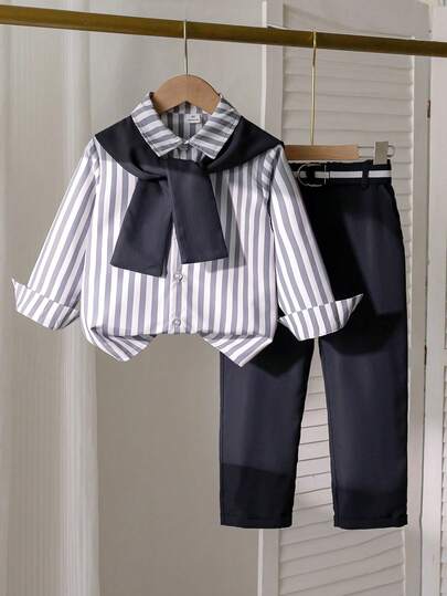 SHEIN Bộ áo sơ mi dài tay kẻ sọc cổ điển dành cho bé trai, kèm áo choàng và quần tây màu xanh hải quân, kiểu dáng lịch lãm, phù hợp cho tiệc sinh nhật, tiệc tối, đám cưới, lễ rửa tội, mùa tựu trường, mùa thể thao.