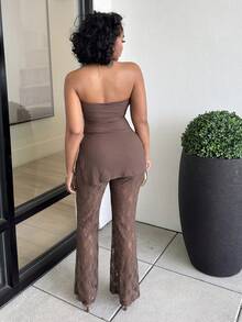 Alexandranx Bộ đồ ren đen 2 mảnh gợi cảm và thanh lịch dành cho nữ, gồm áo bandeau gân dày và quần ống loe ren, vải co giãn cao ôm sát cơ thể, thích hợp cho các buổi hẹn hò, tụ tập, tiệc tùng, câu lạc bộ, cuộc sống về đêm - màu nâu - Xem 2