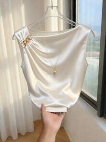 Franclia 女士优雅衬衫，时尚金属纽扣衬衫，不对称领衬衫，缎面光泽衬衫，春夏百搭衬衫 - 白色 - 查看 1