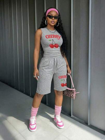 Slaydiva Novo Conjunto Casual de Primavera/Verão Colete Curto Cinza + Shorts de Perna Larga Duas Peças / Festivais de Música / Estilo Ocidental / Estilo Nômade / Festas / Piscina / Roupa de Resort Sexy / Viagem de Cruzeiro / Praia / Banho de Sol / Férias / Encontros e Outras Ocasiões / Estilo Elegante e Romântico / Estilo Básico Casual e Simples / Y2K / Streetwear / Street Sweet / Best-Seller da Celebridade da Internet / Encontro Diário / Estilo de Garota Sexy / Boate Noturna / Volta às Aulas / Saída / Hip-Hop / Mesmo Estilo Viral da Internet Famoso / Grunge / Padrão Gráfico de Cereja