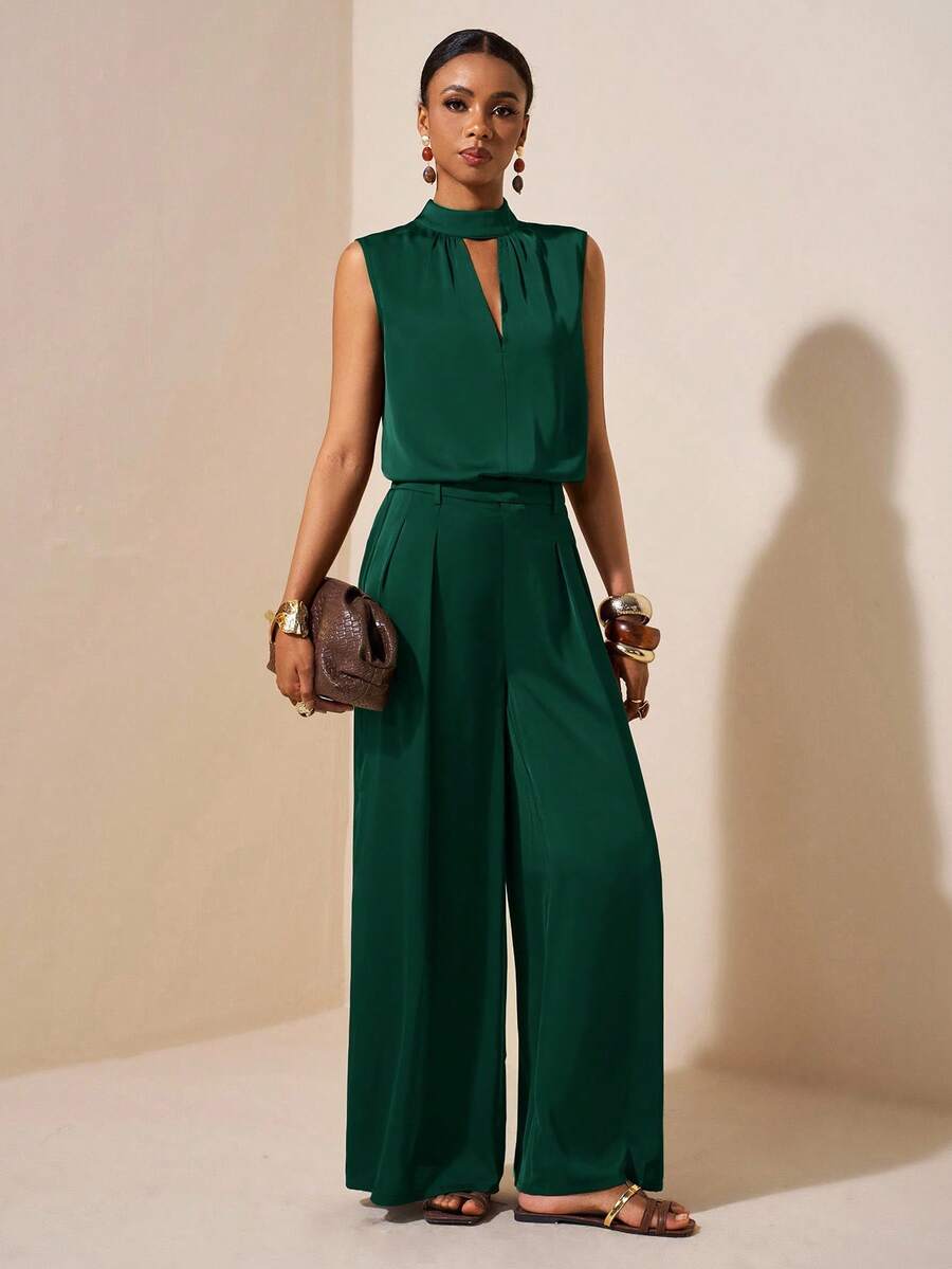 Veslaya Novo Lançamento de Outono 2026 Conjunto Elegante Vintage Romântico Estilo Clássico Retrô para Mulheres, Blusa Reta Sexy de Gola Alta Vazada com Decote em V Profundo Sem Mangas na Cor Marrom Sólido e Calça Pantalona Plus Size 2 Peças - Verde Escuro - Visão 1