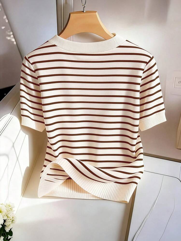 Franclia Nova Camiseta Feminina de Manga Curta com Decote em V e Listras - Multicolorido - Visão 2