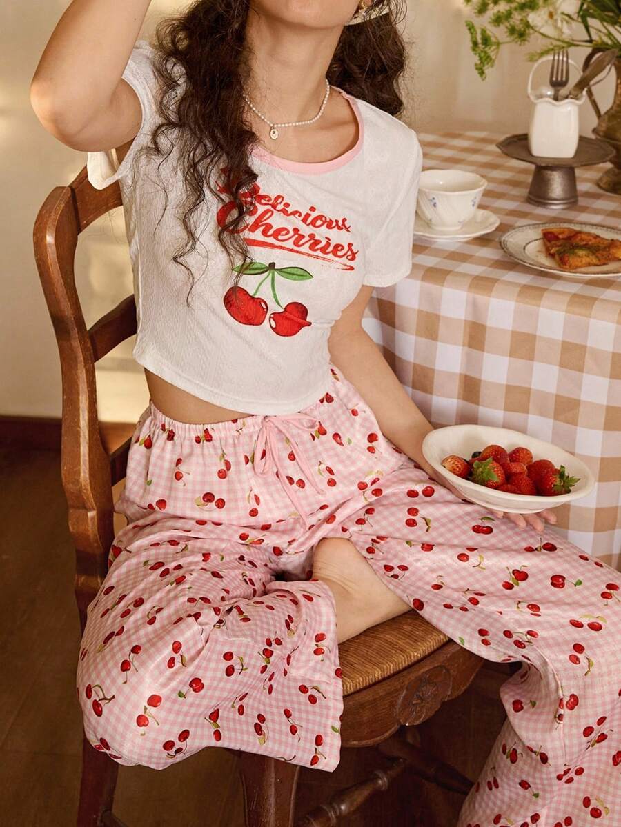 SHEIN Conjunto de pijama para mujer con pantalón de cuadros y estampado de cerezas, de ajuste ceñido y manga corta - Blanco - Ver 1