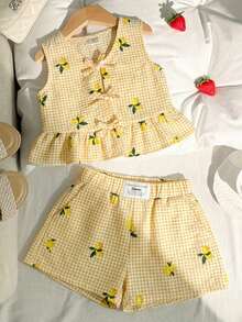 SHEIN Bộ đồ bé gái gồm áo hai dây và quần short in họa tiết kẻ caro chanh, buộc dây phía trước. - Màu vàng - Xem 4