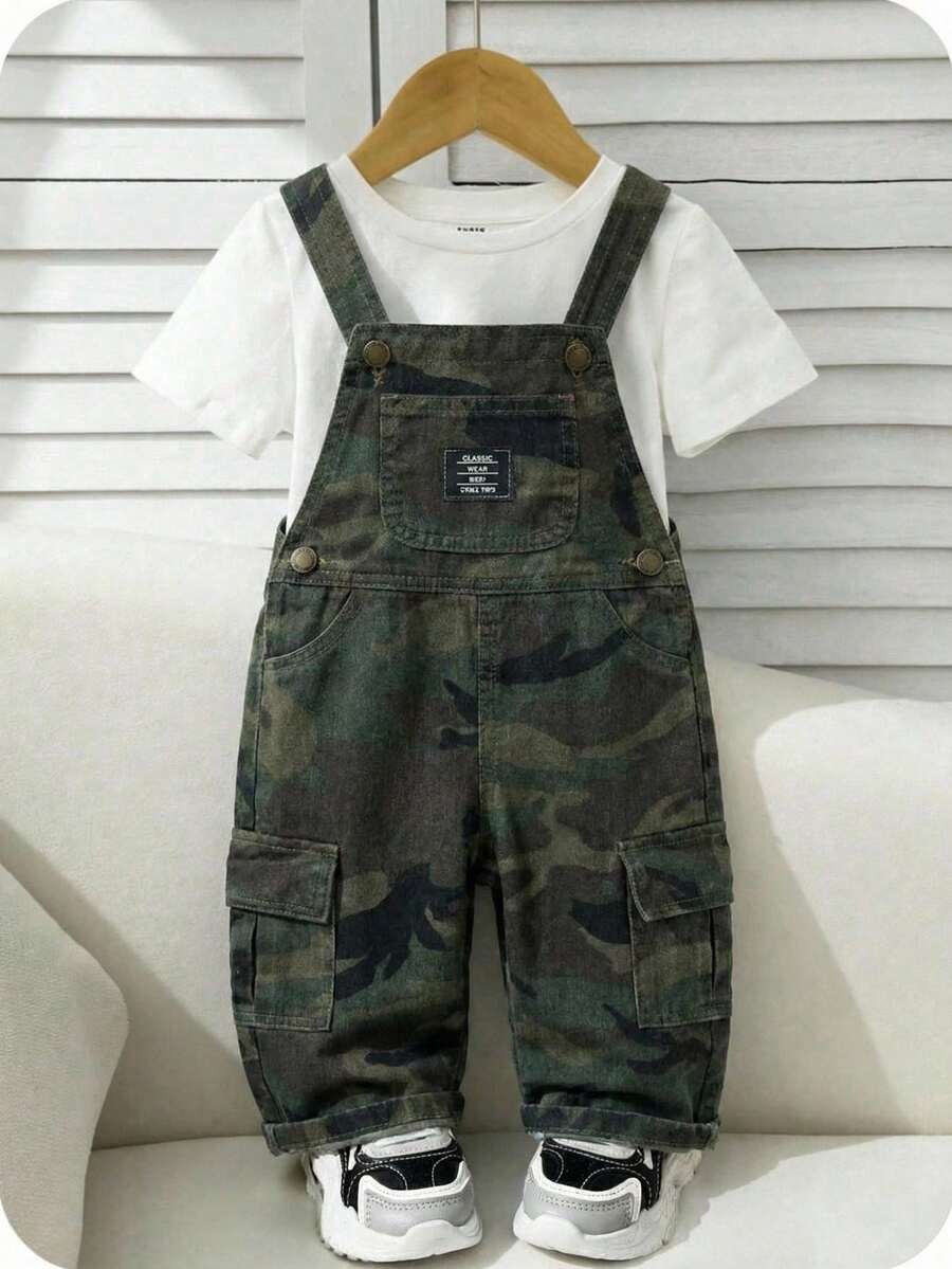 SHEIN 男婴秋冬街头风做旧休闲柔软可爱蓝色牛仔字母贴布翻盖口袋宽松宽松牛仔背带连体衣，新品上市，男童返校服装，婴儿街头服饰套装 - 軍綠色 - 查看 1