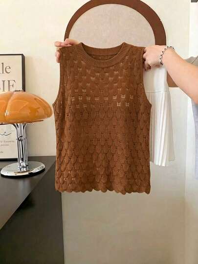 GlowEve CURVE 大码女装春夏休闲装：简约百搭，复古风情。焦糖色镂空钩针编织，无袖系带宽松大码上衣。春夏必备。