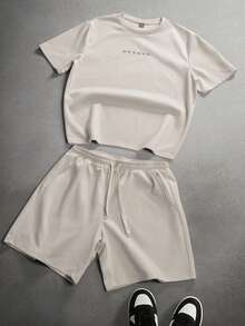 STYNVO Bộ áo thun cổ tròn in chữ và quần short rộng dành cho nam. - Màu be - Xem 3