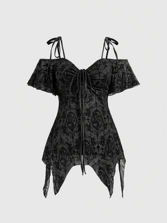 Goth Canotta nera con stampa vintage a croce gotica, scollo asimmetrico e spalle scoperte, con pizzo