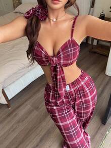 Napfluff Bộ đồ ngủ nữ 3 món màu đỏ rượu vang kẻ caro gồm áo hai dây ôm sát, quần dài và dây buộc tóc. - Màu Đỏ Sâu - Xem 5