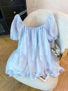 GlowEve CURVE 新款大码女式短袖上衣，采用纯净、温柔又不失性感的露肩设计。饰有法式复古立体花卉图案，优雅的波浪荷叶边下摆，纯色设计，青春洋溢，宽松版型。 - 藍色 - 查看 2