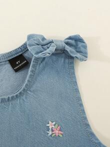 SHEIN Vintaside Kids 2 Stücke/Set Leichte Lässig Passform Süße Floral Stickerei Denim Trägerhemd & Weite Denim Hose für Kleine Mädchen, aus leichtem, weichem Baumwolldenim gefertigt, Muss-haben für Mädchen, geeignet für Frühling/Sommer Lässig, OOTD, Ausflüge, Partys, Neuerscheinung Frühling/Sommer 2026 - Helle Waschung - Übersicht 12